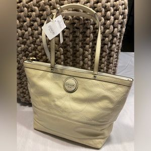 NWT Coach F15142 Ivory Signature Stitched Patent Leather Tote Bag/Shoulder Bag
